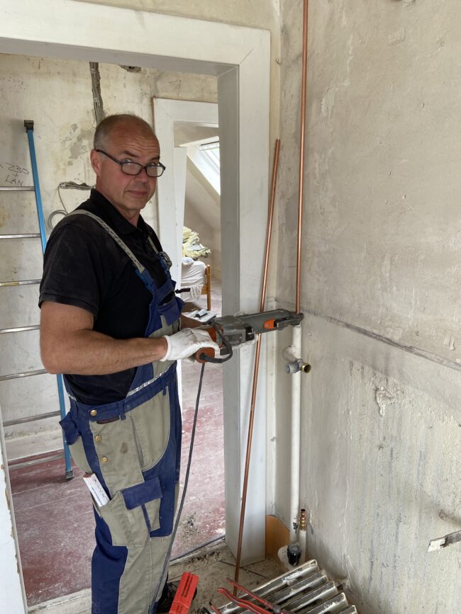 9834054D-28EF-4DE5-9188-1CDE1B2AA177