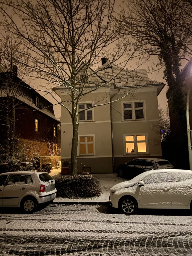 C6C49DFE-16B4-4EB1-AE00-126617CBF8A5 Unser Haus im ersten Schnee